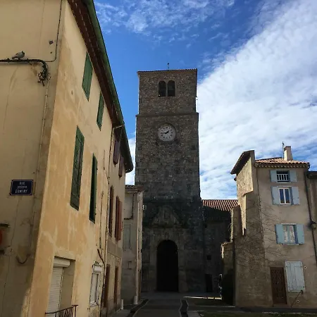 בית נופש Entre L'eglise Et La Place *