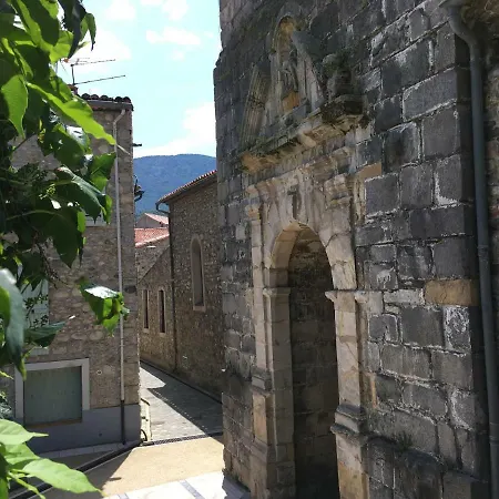 Entre L'église Et La Place * Quillan