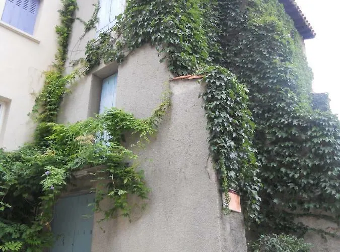 Entre L'eglise Et La Place Prázdninový dům *
