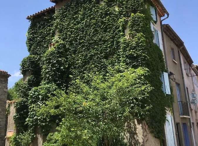 Entre L'eglise Et La Place Prázdninový dům *